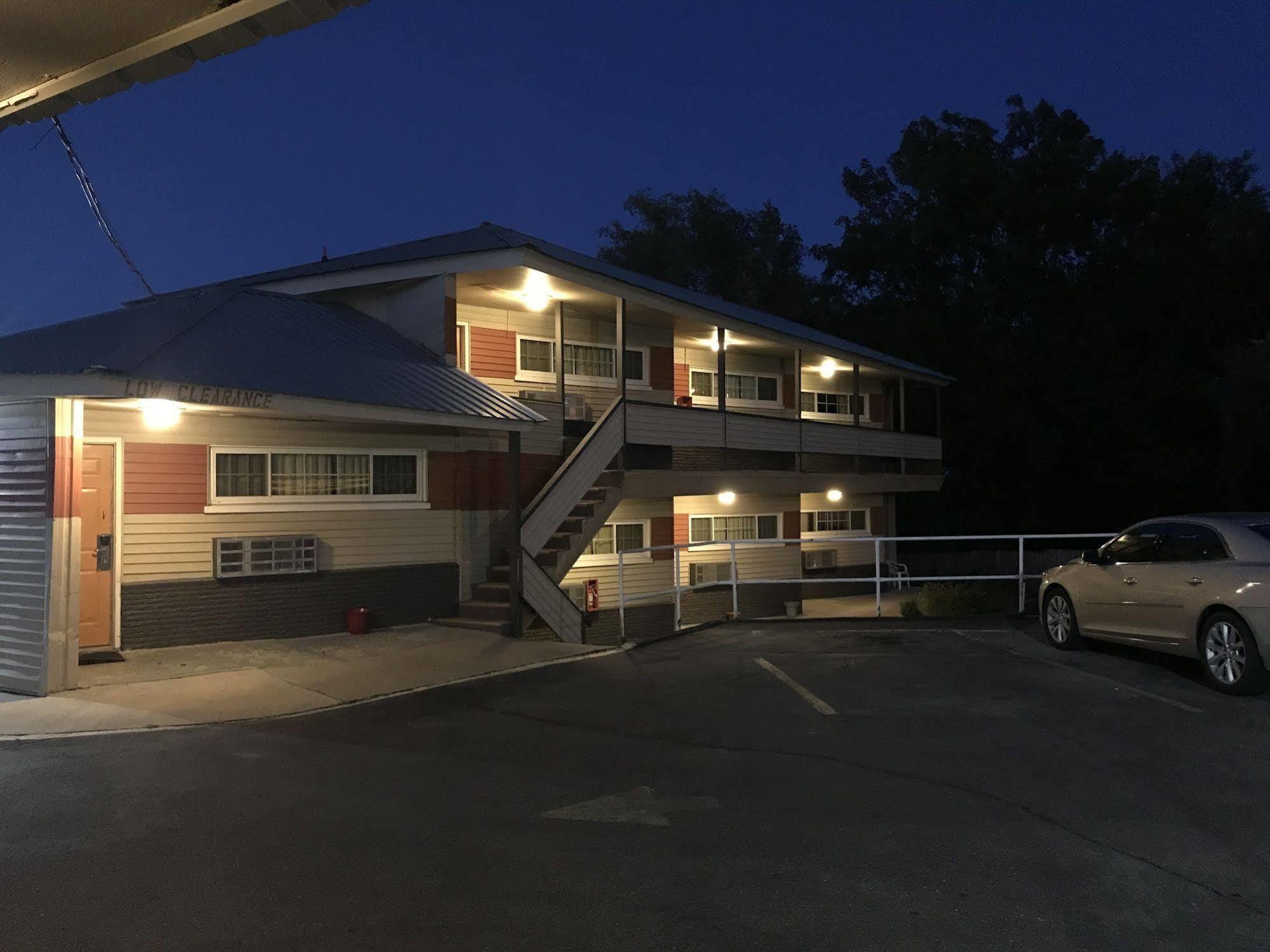 Economy Inn Marshalltown Exterior photo